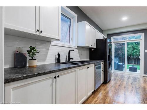 18 Moore Crescent, Ancaster, ON - Indoor Photo Showing Kitchen