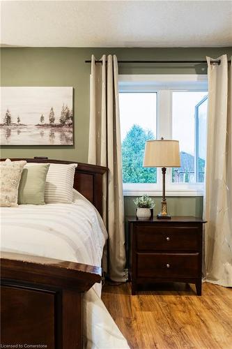 18 Moore Crescent, Ancaster, ON - Indoor Photo Showing Bedroom