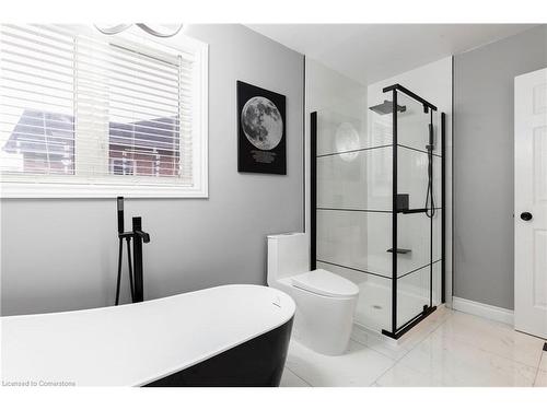 18 Moore Crescent, Ancaster, ON - Indoor Photo Showing Bathroom