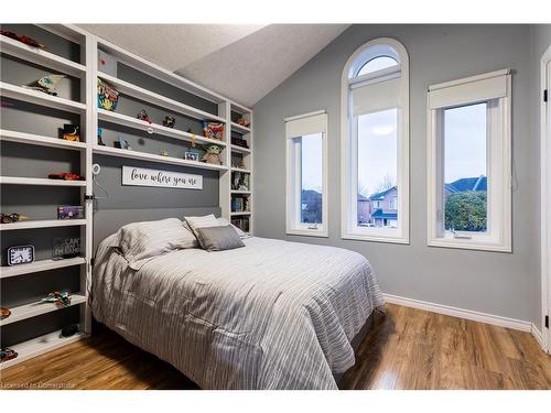 18 Moore Crescent, Ancaster, ON - Indoor Photo Showing Bedroom