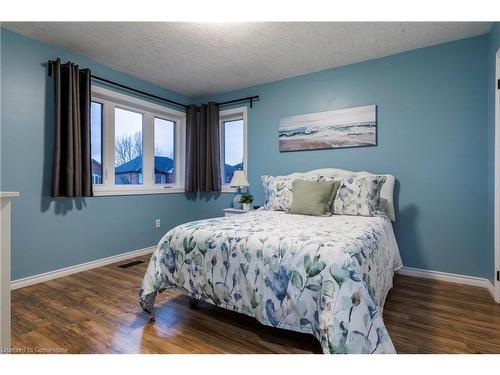 18 Moore Crescent, Ancaster, ON - Indoor Photo Showing Bedroom