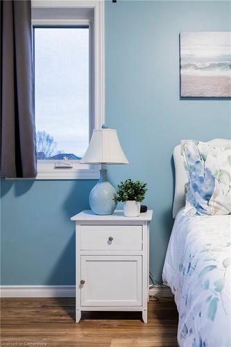 18 Moore Crescent, Ancaster, ON - Indoor Photo Showing Bedroom