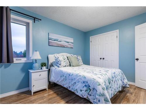 18 Moore Crescent, Ancaster, ON - Indoor Photo Showing Bedroom