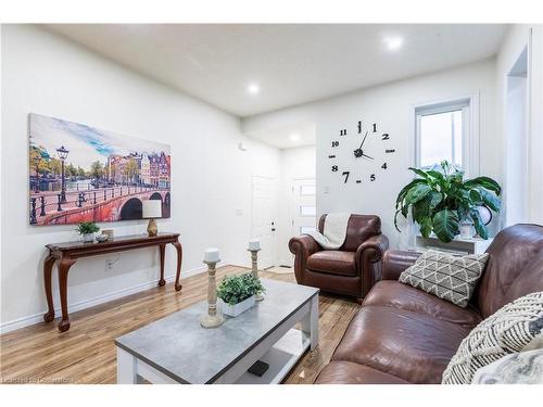 18 Moore Crescent, Ancaster, ON - Indoor Photo Showing Living Room