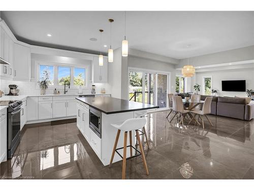 3608 Carolinia Court, Ridgeway, ON - Indoor Photo Showing Kitchen With Upgraded Kitchen