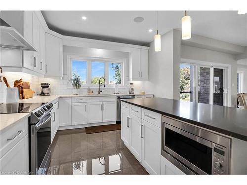 3608 Carolinia Court, Ridgeway, ON - Indoor Photo Showing Kitchen With Upgraded Kitchen