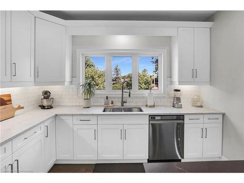 3608 Carolinia Court, Ridgeway, ON - Indoor Photo Showing Kitchen With Double Sink With Upgraded Kitchen