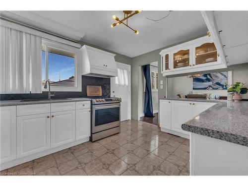 14 Par Place, Hamilton, ON - Indoor Photo Showing Kitchen