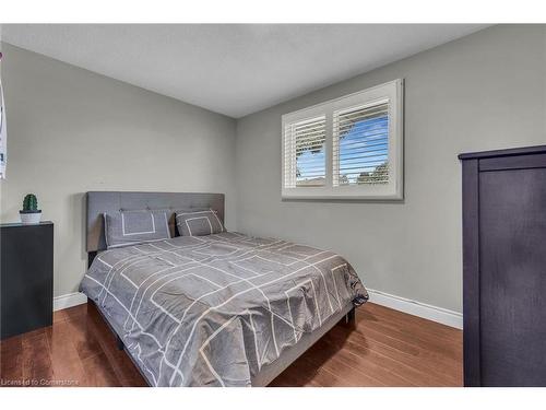 14 Par Place, Hamilton, ON - Indoor Photo Showing Bedroom