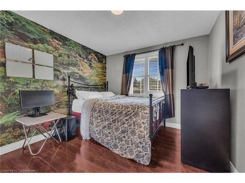 14 Par Place, Hamilton, ON - Indoor Photo Showing Bedroom