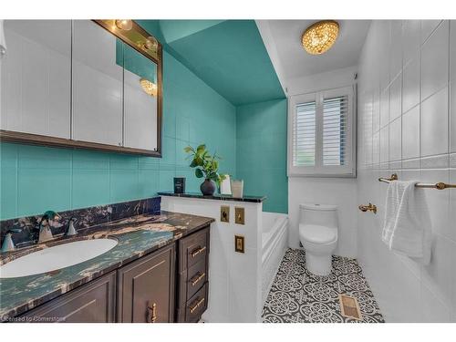 14 Par Place, Hamilton, ON - Indoor Photo Showing Bathroom