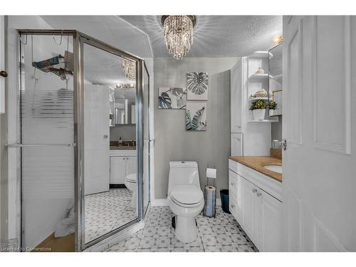 14 Par Place, Hamilton, ON - Indoor Photo Showing Bathroom