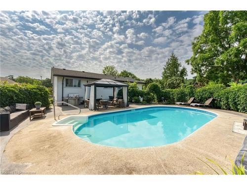 14 Par Place, Hamilton, ON - Outdoor With In Ground Pool With Backyard