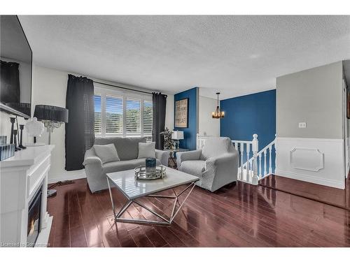 14 Par Place, Hamilton, ON - Indoor Photo Showing Living Room