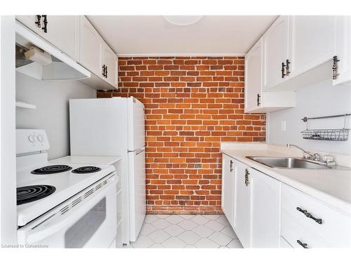 2-219 King Street E, Hamilton, ON - Indoor Photo Showing Kitchen