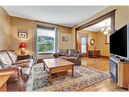 2038 Governors Road, Ancaster, ON - Indoor Photo Showing Living Room