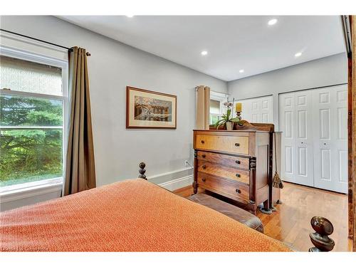 2038 Governors Road, Ancaster, ON - Indoor Photo Showing Bedroom