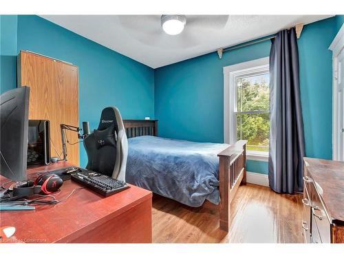 2038 Governors Road, Ancaster, ON - Indoor Photo Showing Bedroom