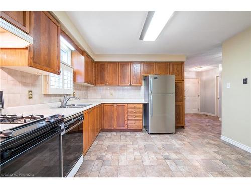 23 Lancer Court, Hamilton, ON - Indoor Photo Showing Kitchen With Double Sink