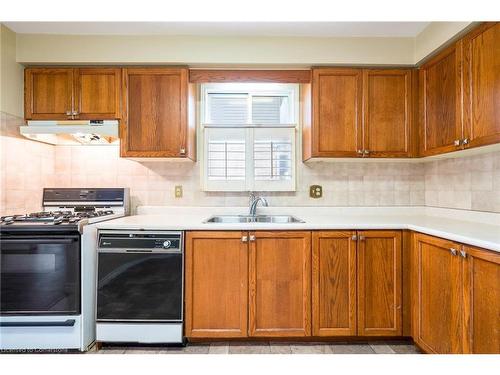 23 Lancer Court, Hamilton, ON - Indoor Photo Showing Kitchen With Double Sink