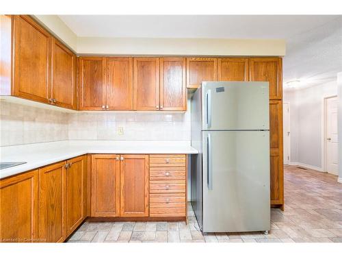 23 Lancer Court, Hamilton, ON - Indoor Photo Showing Kitchen