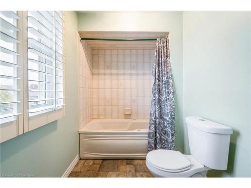 23 Lancer Court, Hamilton, ON - Indoor Photo Showing Bathroom