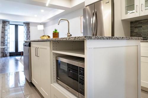 134 Gibson Avenue, Hamilton, ON - Indoor Photo Showing Kitchen With Upgraded Kitchen