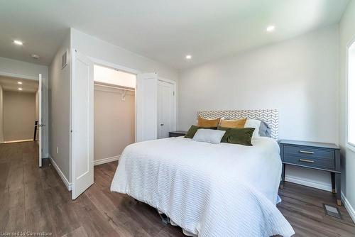 134 Gibson Avenue, Hamilton, ON - Indoor Photo Showing Bedroom