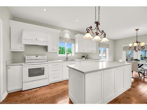 91 Southcreek Court, Ancaster, ON - Indoor Photo Showing Kitchen