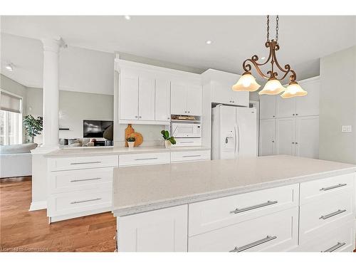 91 Southcreek Court, Ancaster, ON - Indoor Photo Showing Kitchen