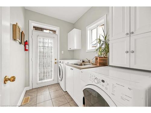 91 Southcreek Court, Ancaster, ON - Indoor Photo Showing Laundry Room