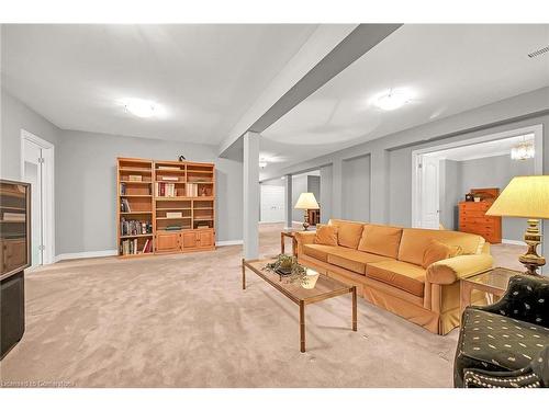 91 Southcreek Court, Ancaster, ON - Indoor Photo Showing Living Room