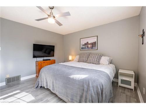 7 Shorwell Place, Brantford, ON - Indoor Photo Showing Bedroom