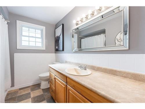 7 Shorwell Place, Brantford, ON - Indoor Photo Showing Bathroom