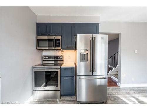 7 Shorwell Place, Brantford, ON - Indoor Photo Showing Kitchen