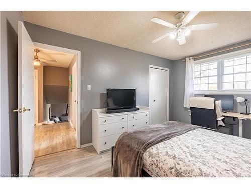 7 Shorwell Place, Brantford, ON - Indoor Photo Showing Bedroom