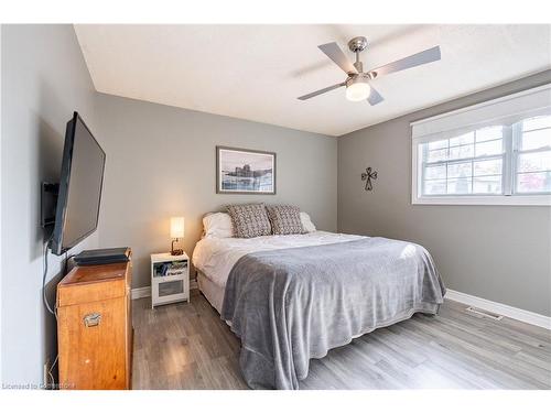 7 Shorwell Place, Brantford, ON - Indoor Photo Showing Bedroom