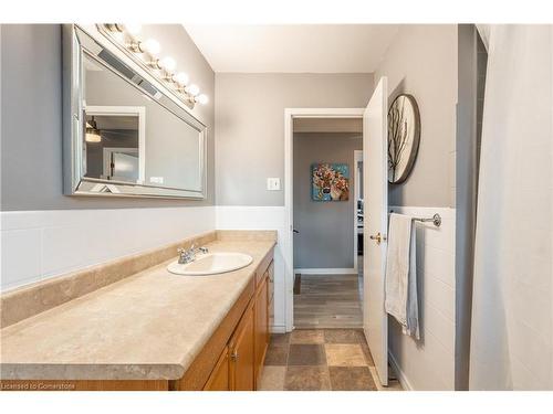 7 Shorwell Place, Brantford, ON - Indoor Photo Showing Bathroom