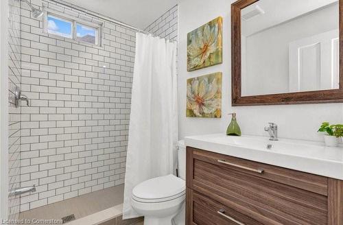 100 Dunsmure Road, Hamilton, ON - Indoor Photo Showing Bathroom