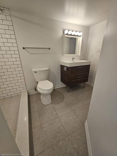 100 Dunsmure Road, Hamilton, ON - Indoor Photo Showing Bathroom