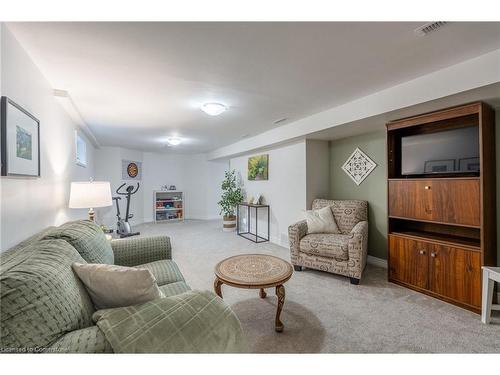 355 East 34Th Street, Hamilton, ON - Indoor Photo Showing Living Room