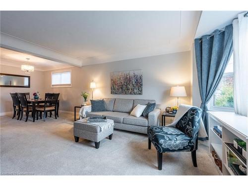 355 East 34Th Street, Hamilton, ON - Indoor Photo Showing Living Room