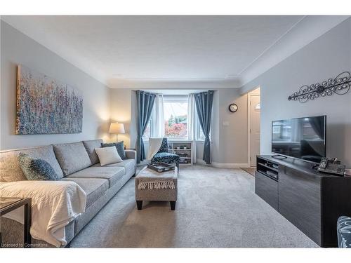 355 East 34Th Street, Hamilton, ON - Indoor Photo Showing Living Room