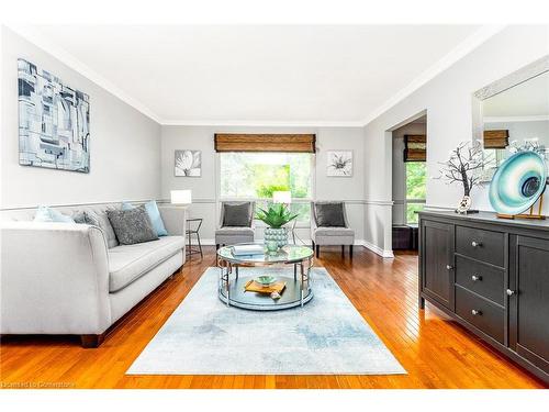 19 Isabel Drive, Brantford, ON - Indoor Photo Showing Living Room