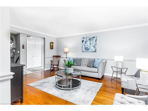 19 Isabel Drive, Brantford, ON - Indoor Photo Showing Living Room