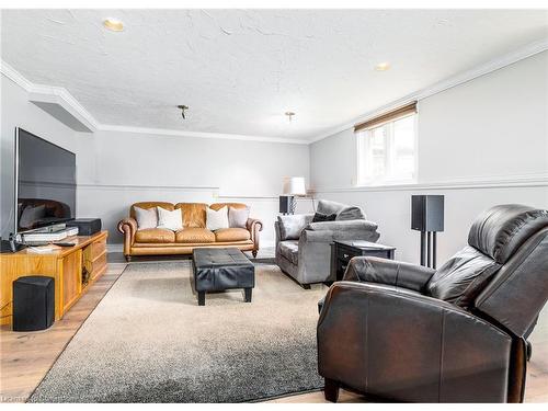 19 Isabel Drive, Brantford, ON - Indoor Photo Showing Living Room