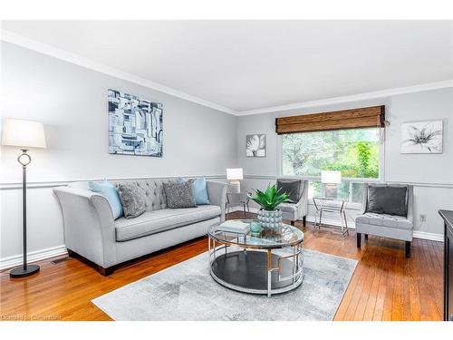 19 Isabel Drive, Brantford, ON - Indoor Photo Showing Living Room