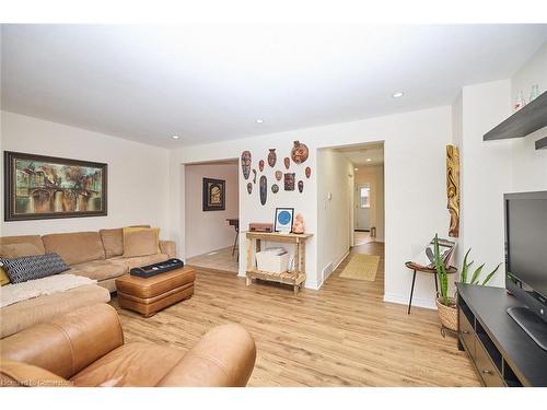 6-112 Morgan Avenue, Smithville, ON - Indoor Photo Showing Living Room