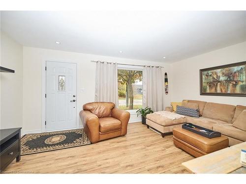 6-112 Morgan Avenue, Smithville, ON - Indoor Photo Showing Living Room