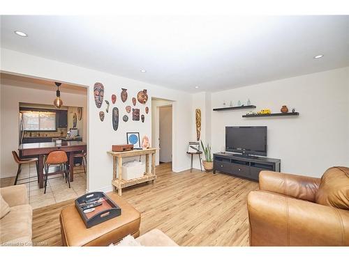 6-112 Morgan Avenue, Smithville, ON - Indoor Photo Showing Living Room